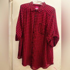 Torrid x Betsey Johnson Size 2 Red Black Houndstooth Blouse